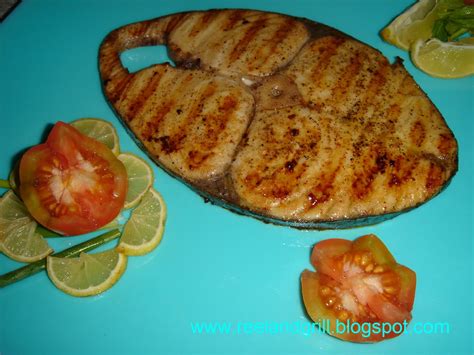 Tanigue steak (seer fish steak) .